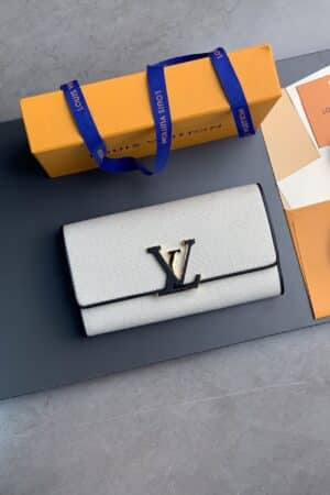 [루이비통] 여성 지갑 카퓌신 월릿