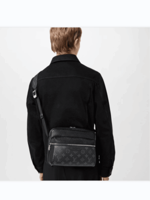 [루이비통]  아웃도어 메신저 모노그램 M30233