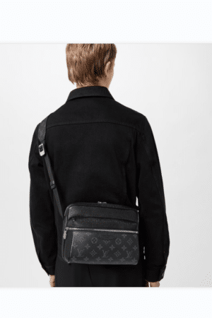 [루이비통]  아웃도어 메신저 모노그램 M30233