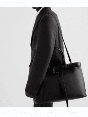 [프라다] 벨트가 달린 가죽 프라다 버클 백 2VG126