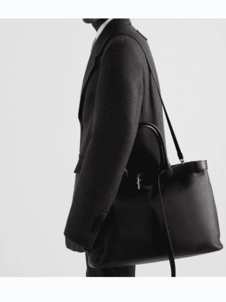 [프라다] 벨트가 달린 가죽 프라다 버클 백 2VG126