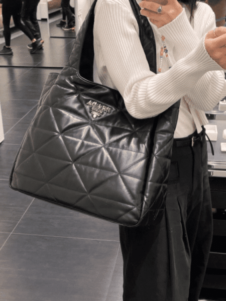 [프라다] 라지 토트백 나파 레더 핸드백 1BG449