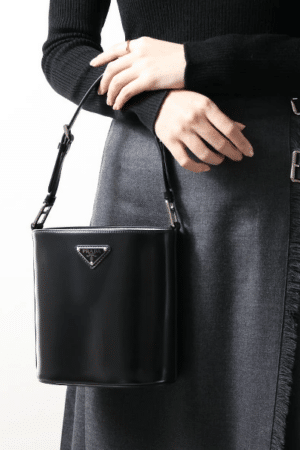 [프라다] 브러시드 레더 미니 버킷백 1BE059