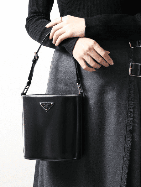 [프라다] 브러시드 레더 미니 버킷백 1BE059
