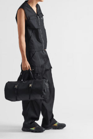 [프라다] 리나일론 및 사피아노 가죽 더플백 2VC015