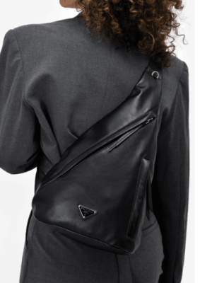 [프라다] 레더 슬링백 2VZ092