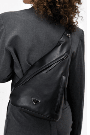 [프라다] 레더 슬링백 2VZ092