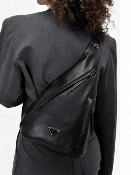 [프라다] 레더 슬링백 2VZ092