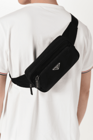 [프라다] 트라이앵글 로고 벨트백 2VL977