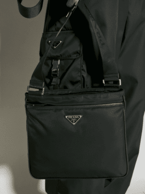 [프라다] 사피아노 레더 크로스바디 백(슬림형)