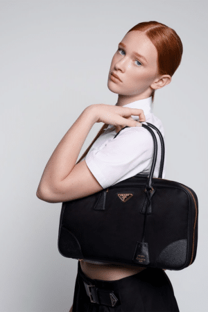 [프라다] 리에디션 1978 미디엄 리나일론 및 사피아노 가죽 투핸들 백 1BB115_R064_F0002_V_OOO