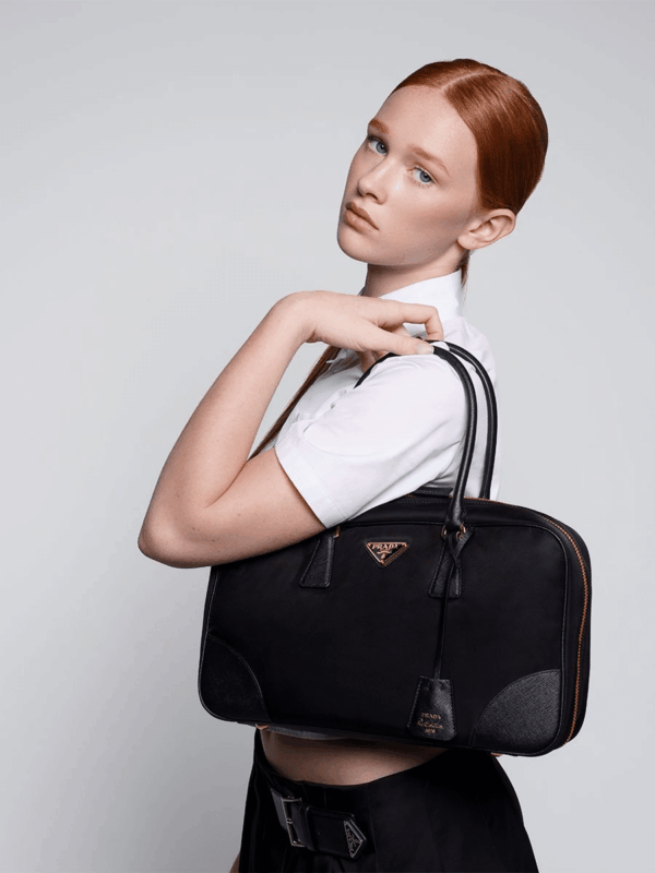 [프라다] 리에디션 1978 미디엄 리나일론 및 사피아노 가죽 투핸들 백 1BB115_R064_F0002_V_OOO