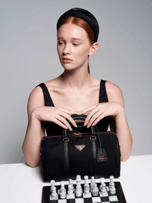 [프라다] 리에디션 1978 미디엄 리나일론 및 사피아노 가죽 탑 핸들백 1BB233