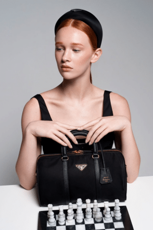 [프라다] 리에디션 1978 미디엄 리나일론 및 사피아노 가죽 탑 핸들백 1BB233