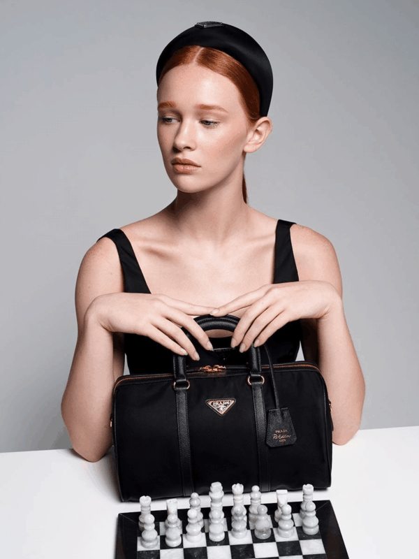 [프라다] 리에디션 1978 미디엄 리나일론 및 사피아노 가죽 탑 핸들백 1BB233