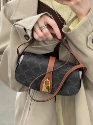 [셀린느] 타부 스트랩 클러치 - 트리옹프 캔버스 & 카프스킨 10I592