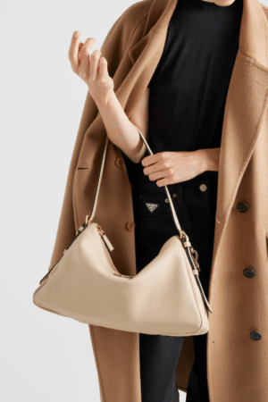 [프라다] 에메 라지 가죽 숄더백 베이지 1BC228
