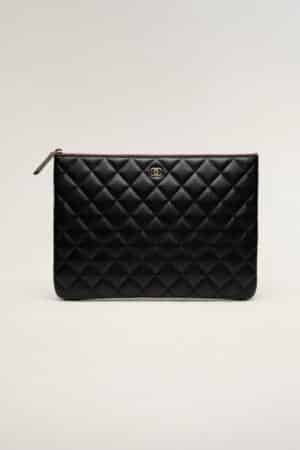 [샤넬] 클래식 클러치 뉴미듐 캐비어 블랙 은장/금장 AP4021