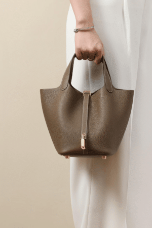 [에르메스] 피코탄 Lock 18cm Clemence/ Etoupe - Gold