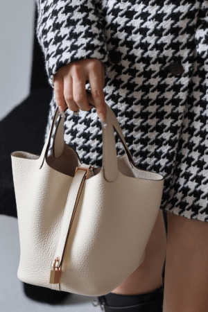 [에르메스] 피코탄 Lock 18cm Clemence/ Nata - Gold