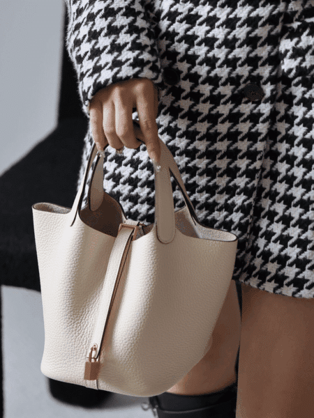 [에르메스] 피코탄 Lock 18cm Clemence/ Nata - Gold