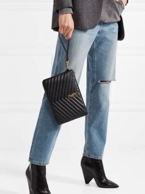 [생로랑] 마틀라세 가죽 소재의 모노그램 A5 파우치 은장/ 금장 379039