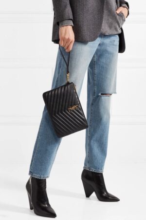 [생로랑] 마틀라세 가죽 소재의 모노그램 A5 파우치 은장/ 금장 379039