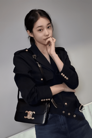 [베트남 출고] 셀린느 클래식 트리옹프 백(미디움) – 샤이니 카프스킨 187363BF4.38NO