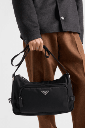 [프라다] 라지 리나일론 및 사피아노 가죽 숄더백 2VH191