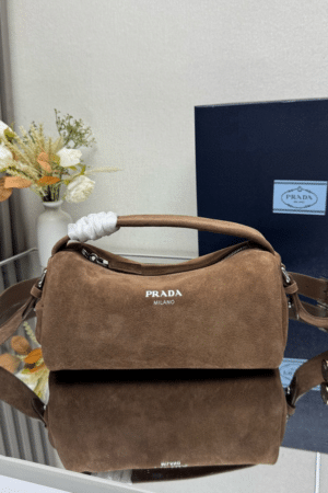 [프라다] 스웨이드 가죽 숄더백  2VH188_2C4S
