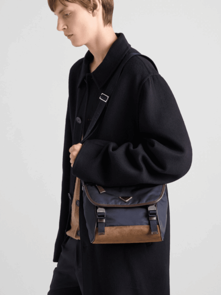 [프라다] 미디엄 리나일론 및 가죽 숄더백 2VD066