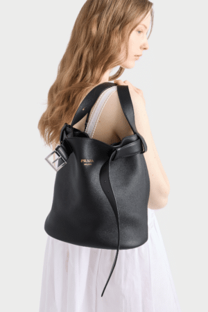 [프라다] 버클 벨트가 달린 가죽 버킷 백 1BE085