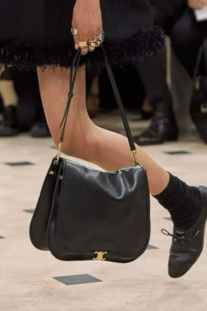 [셀린느] 소프트 트리옹프 베사체 - 서플 샤이니 램스킨 123632T88