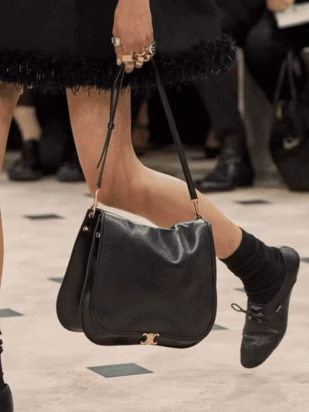 [셀린느] 소프트 트리옹프 베사체 - 서플 샤이니 램스킨 123632T88