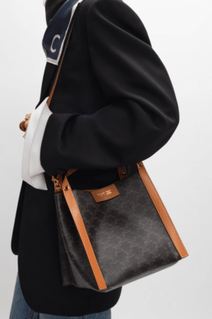 [셀린느] 스몰 큐보 백 - 트리옹프 캔버스 & 내추럴 카프스킨 124182Q72