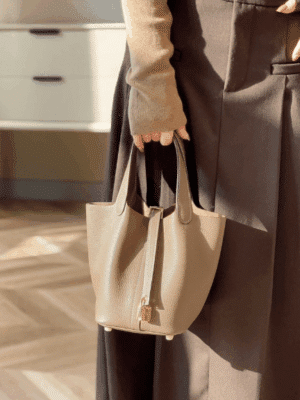 [에르메스] 피코탄  Lock 22cm Taurillon Clemence/ Chai - Gold