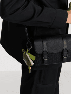 [디올] Dior Daily 미니 플랩 스트랩백 2ESCA598YNU