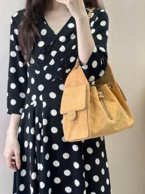 [샤넬] 25백 호보 스몰 스웨이드 AS5293