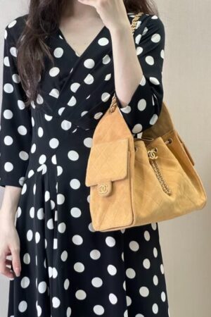 [샤넬] 25백 호보 스몰 스웨이드 AS5293