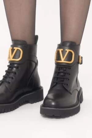 [발렌티노] V로고 시그니처 송아지 가죽 컴뱃 부츠