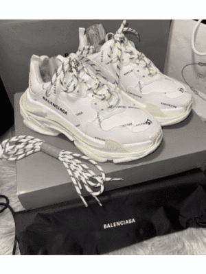 [발렌시아가] 올오버 로고 트리플 S 스니커즈 536737