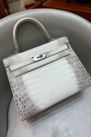 [에르메스] 켈리 28cm Himalaya Niloticus Crocodile/ Himalayan Blanc -  Silver