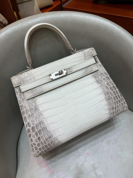 [에르메스] 켈리 28cm Himalaya Niloticus Crocodile/ Himalayan Blanc -  Silver