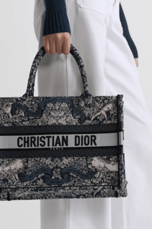 [디올] 북 토트백 미디움 M1296ZEDO