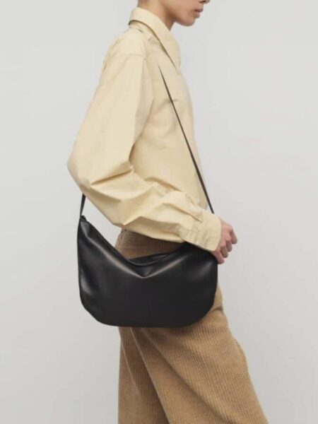 [더 로우] 이지 가죽 백 / 블랙