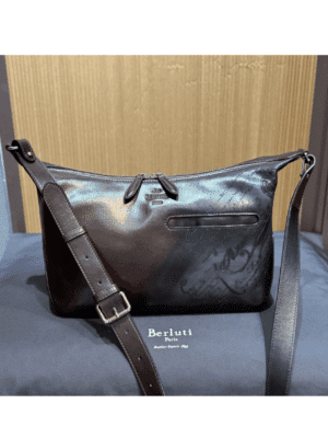 [벨루티] 투주르 소프트 지퍼 호보 가죽 메신저백 (3COLORS)