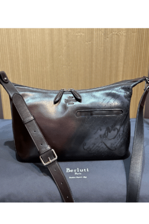 [벨루티] 투주르 소프트 지퍼 호보 가죽 메신저백 (3COLORS)