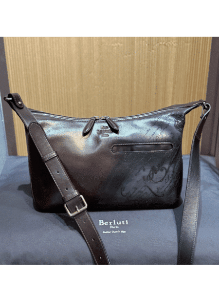 [벨루티] 투주르 소프트 지퍼 호보 가죽 메신저백 (3COLORS)