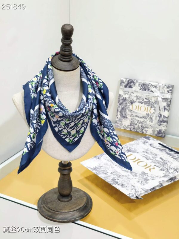 [디올] 2026 시즌 신상 '오블리크 & 플로럴' 양면 트윌 실크 스카프