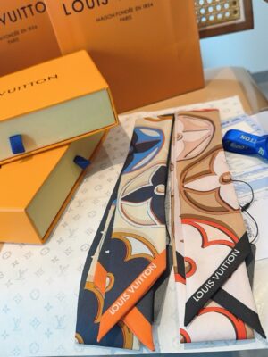 [루이비통] 클래식 블랙&화이트 18맘보 실크 트윌리 (2 COLOR)